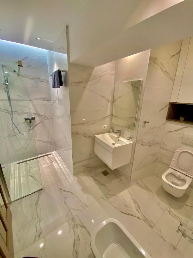 Blancris Boutique Apartamento Braşov Exterior foto