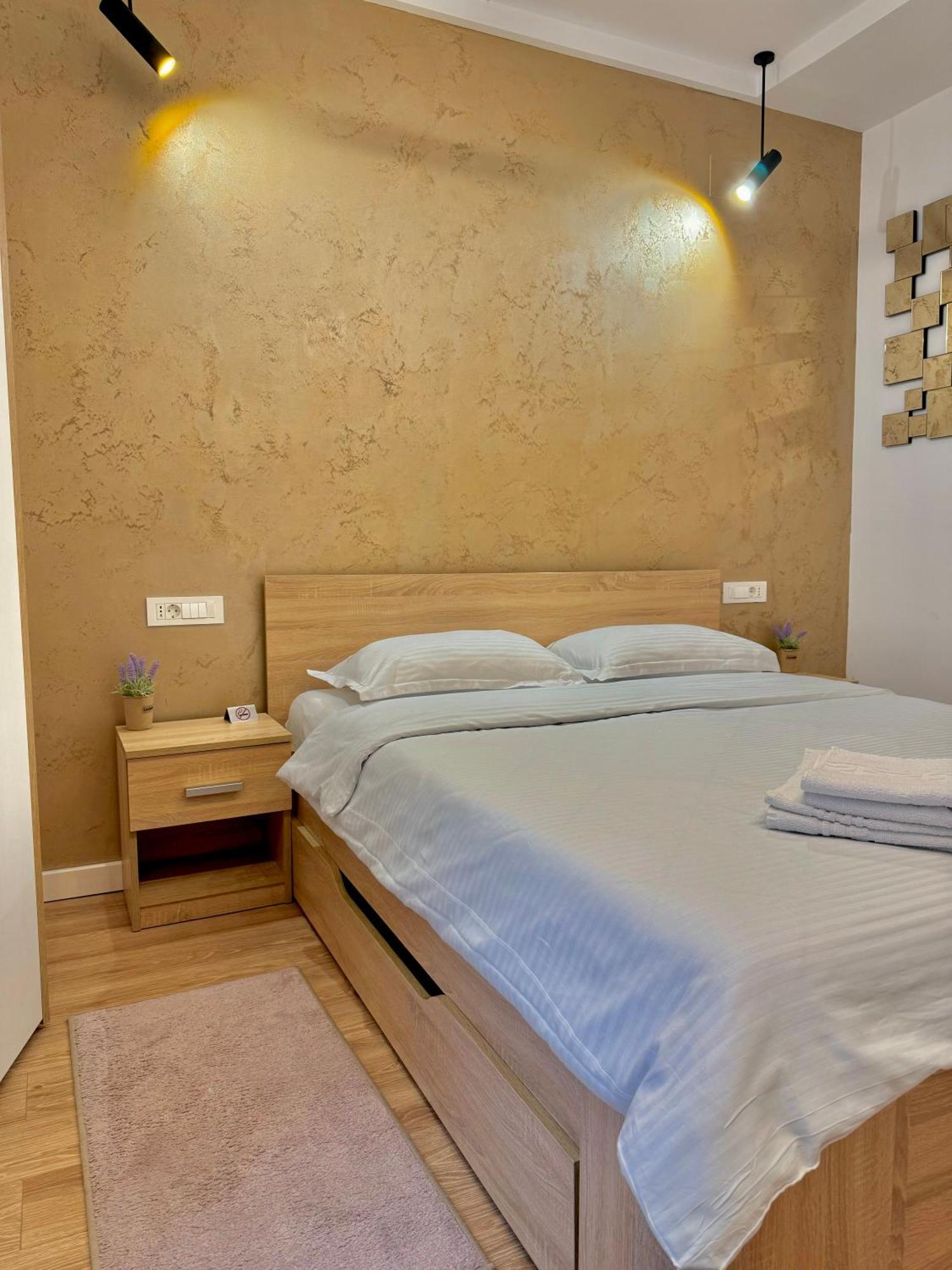 Blancris Boutique Apartamento Braşov Exterior foto
