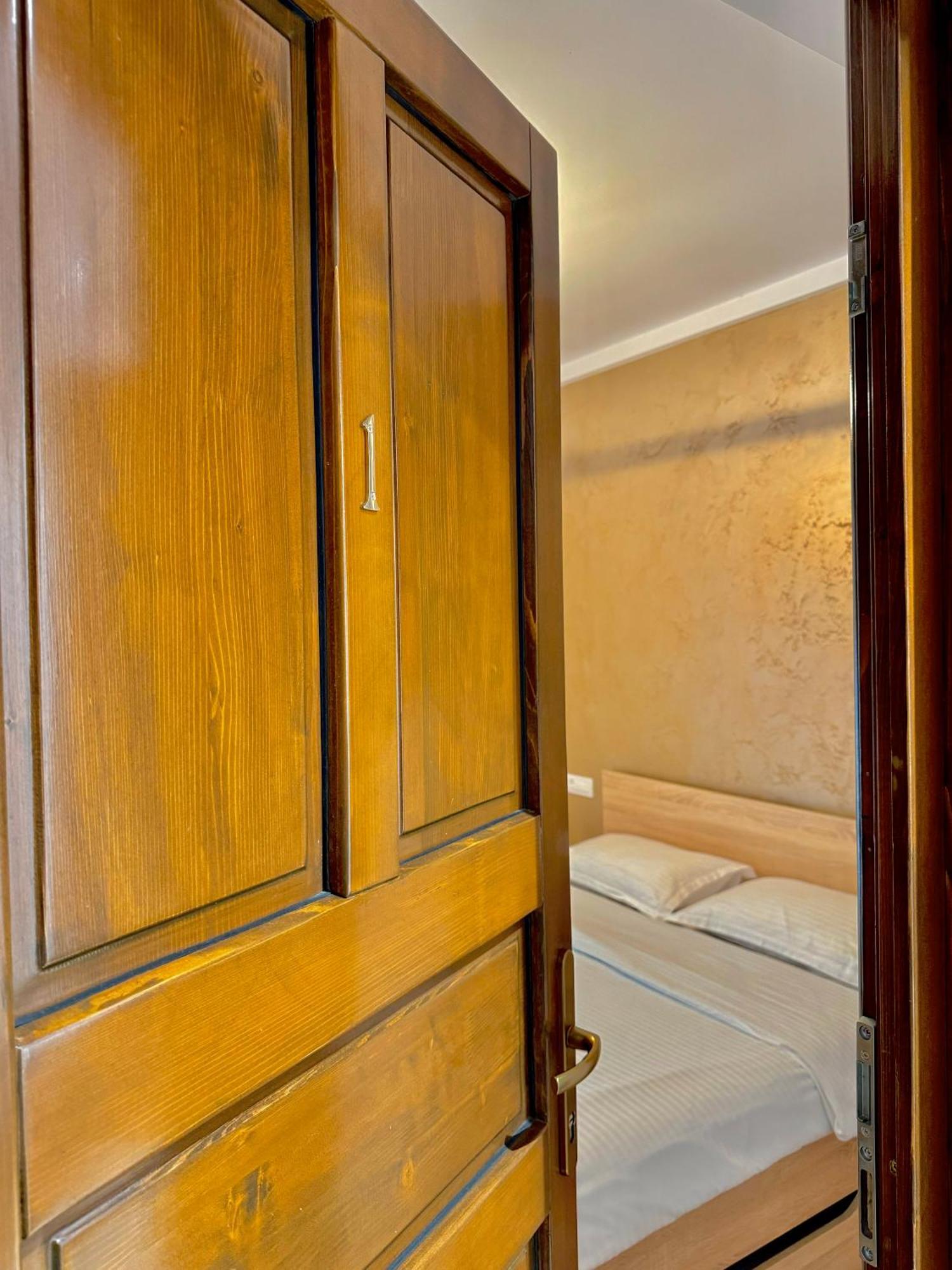 Blancris Boutique Apartamento Braşov Exterior foto