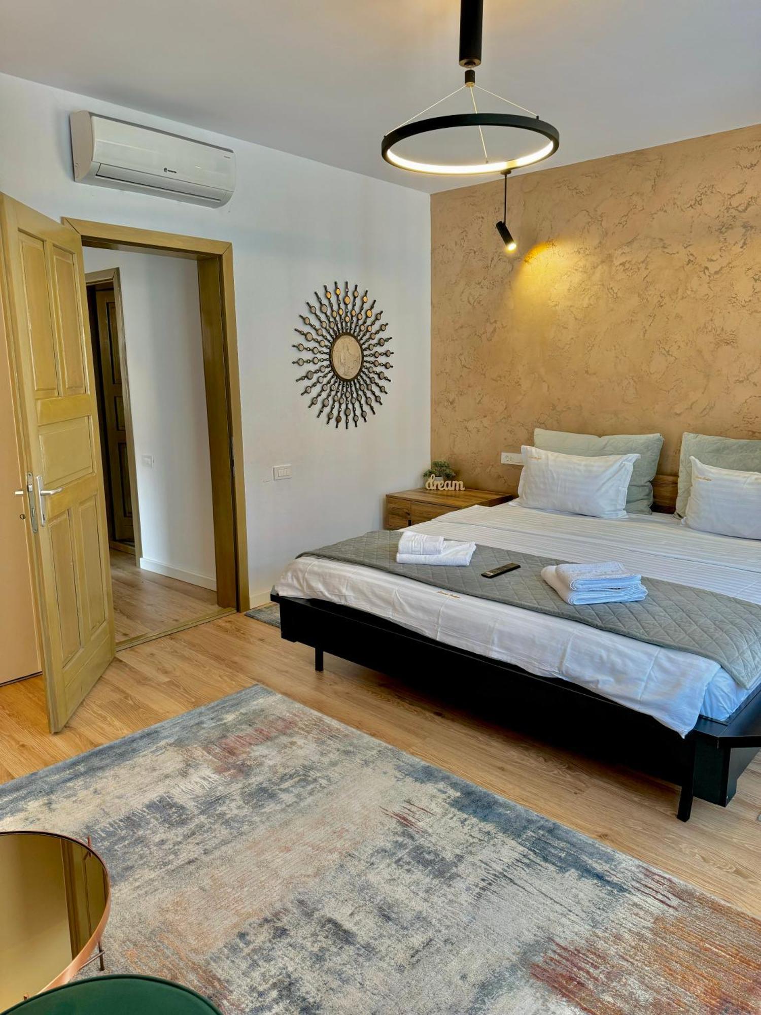 Blancris Boutique Apartamento Braşov Exterior foto
