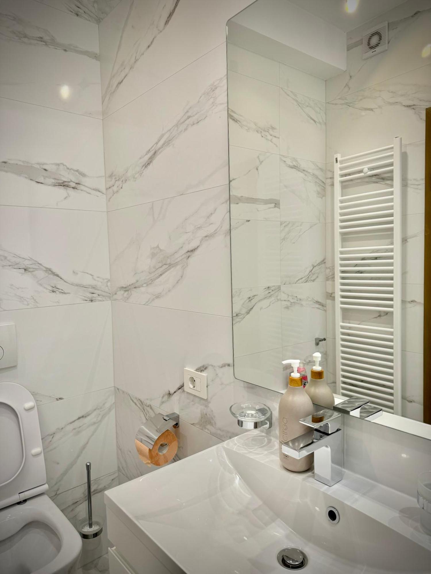 Blancris Boutique Apartamento Braşov Exterior foto